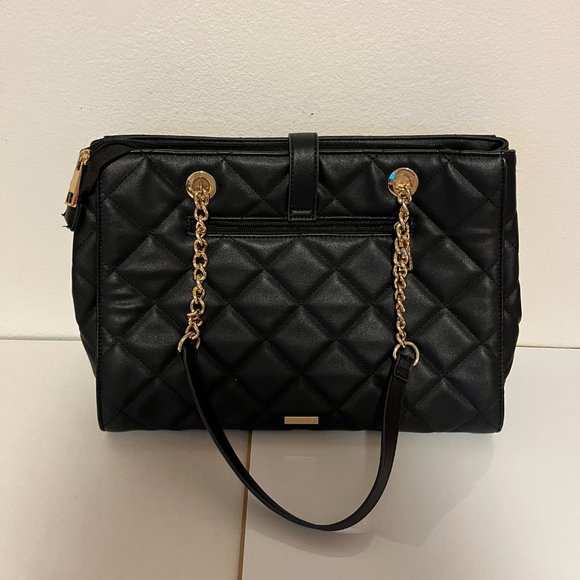 ALDO WOMEN'S BLACK QUILTED, BUCKLED, GOLD HARDWARE/CHAINED HANDBAG/Pre-owned - Picture 4 of 7